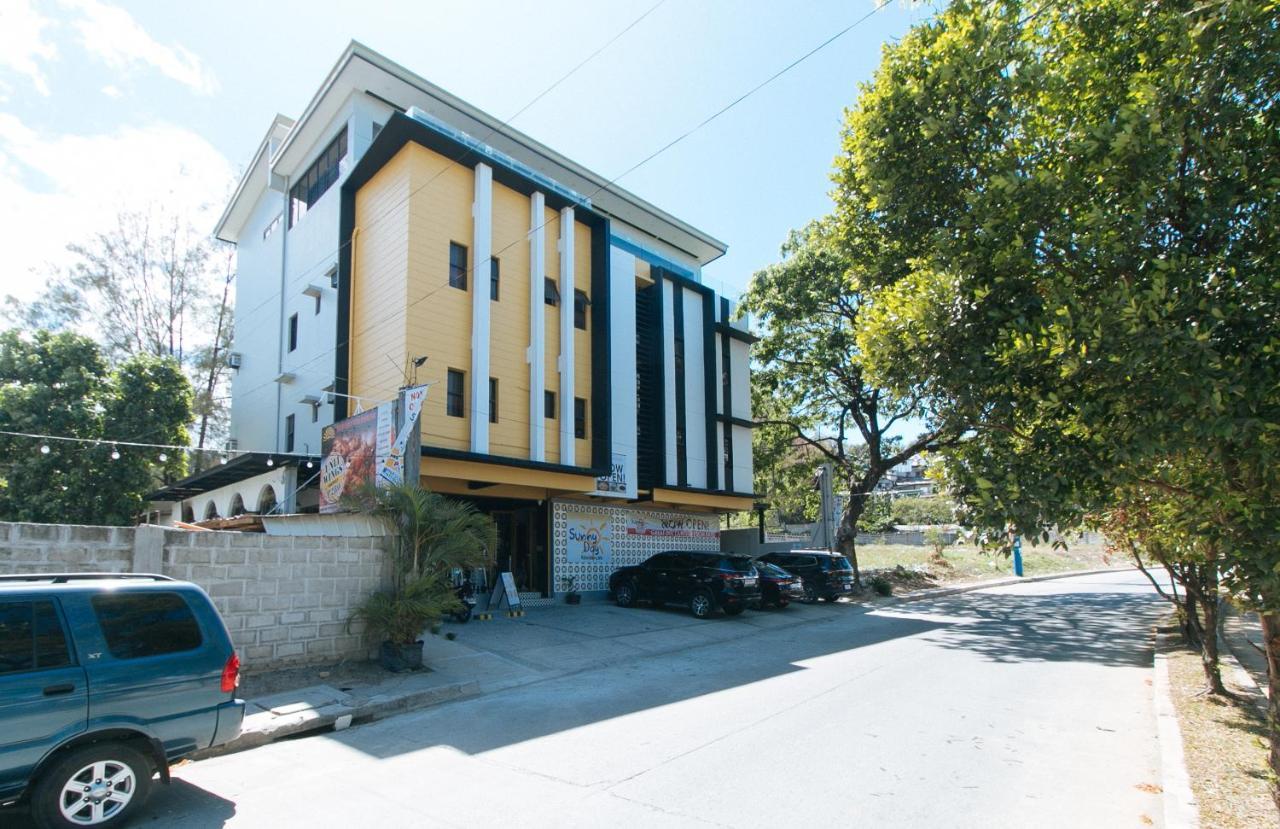 Sunny Day Residences Antipolo Esterno foto