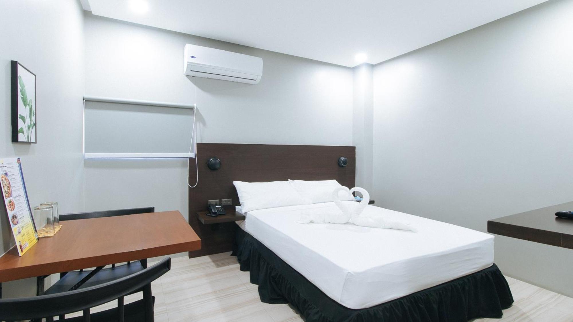 Sunny Day Residences Antipolo Esterno foto